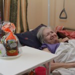 Сестры милосердия Елисаветинского сестричества поздравили с Пасхой своих подопечных в больнице №3 Таганрога