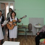 Сестры милосердия Елисаветинского сестричества поздравили с Пасхой своих подопечных в больнице №3 Таганрога